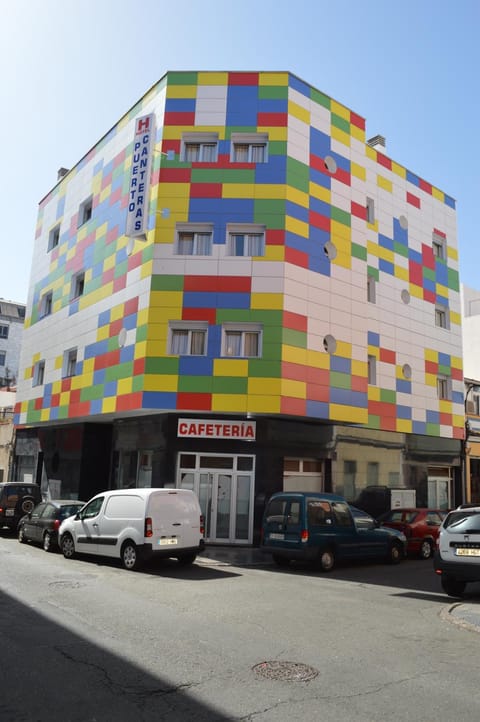 Facade/entrance