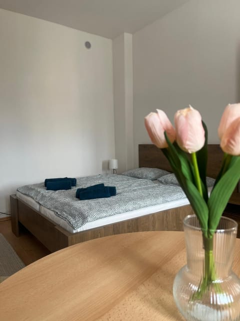 Photo of the whole room, Bedroom, towels