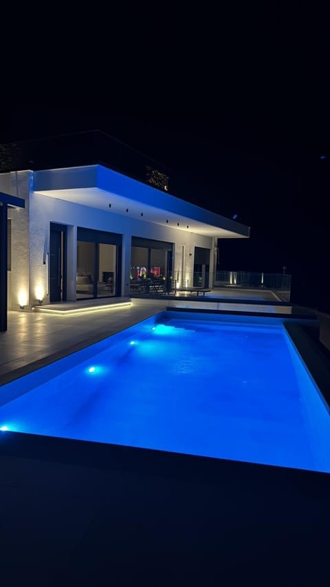 Night, Pool view