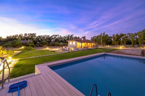Day, Natural landscape, Pool view, Swimming pool, sunbed