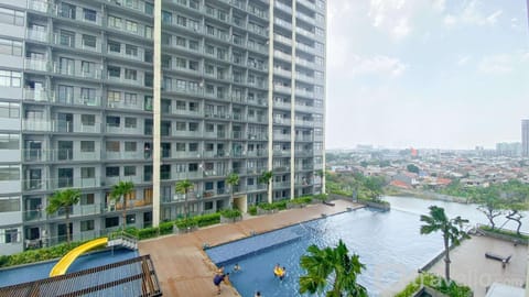 Property building, Bed, Swimming pool