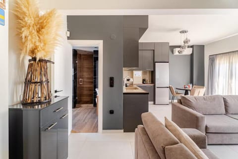 Kitchen or kitchenette, Living room, Seating area, Dining area, minibar, oven, pet friendly, stove