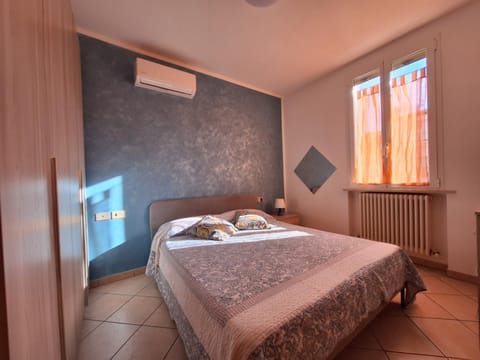 Bed, Decorative detail, Decorative detail, Bedroom, locker, air conditioner