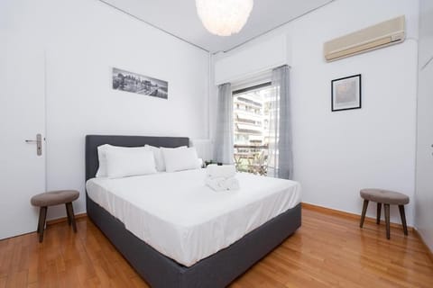 Sea Breeze 2 bedroom Apartment - 10 min walk to beach Apartment in South Athens