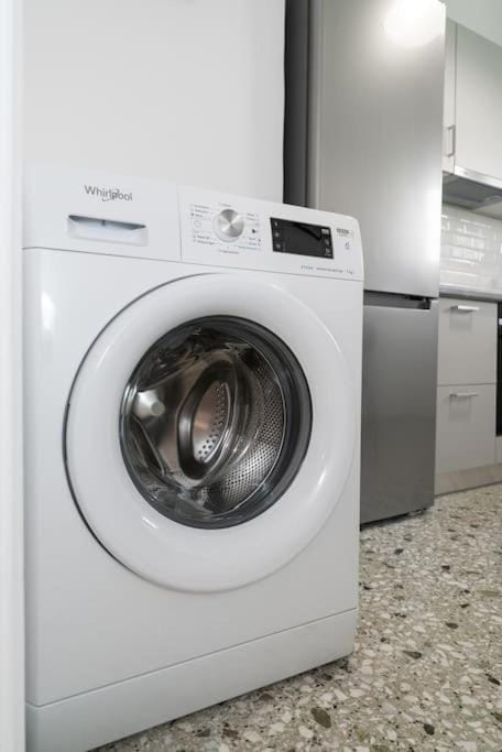 Sea Breeze 2 bedroom Apartment - 10 min walk to beach Apartment in South Athens