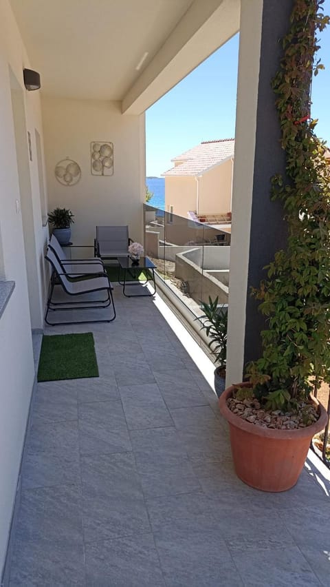 View (from property/room), Balcony/Terrace, Seating area