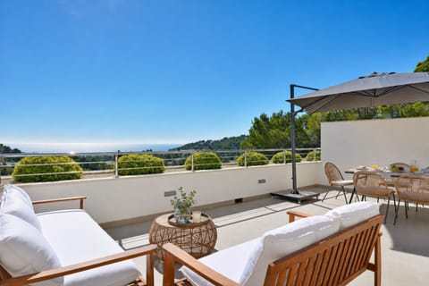 Balcony/Terrace, Seating area, Dining area, Sea view