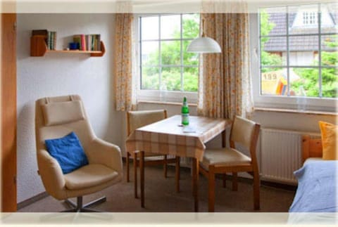 Heckenrose4-EG-mitte Apartment in Norddorf