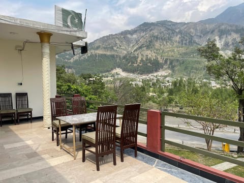 Property building, Day, Natural landscape, View (from property/room), Balcony/Terrace, Seating area, Dining area, Mountain view