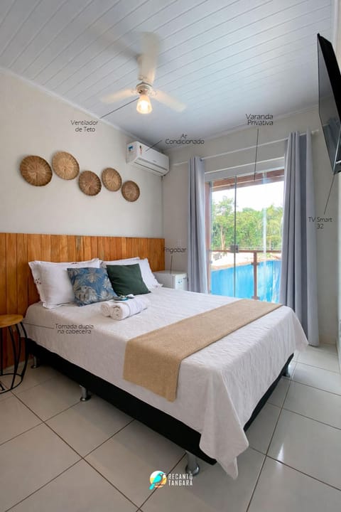 Communal lounge/ TV room, Bed, TV and multimedia, Photo of the whole room, Evening entertainment, Bedroom, fireplace, towels, air conditioner