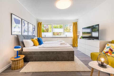TV and multimedia, View (from property/room), Living room, Bedroom, towels