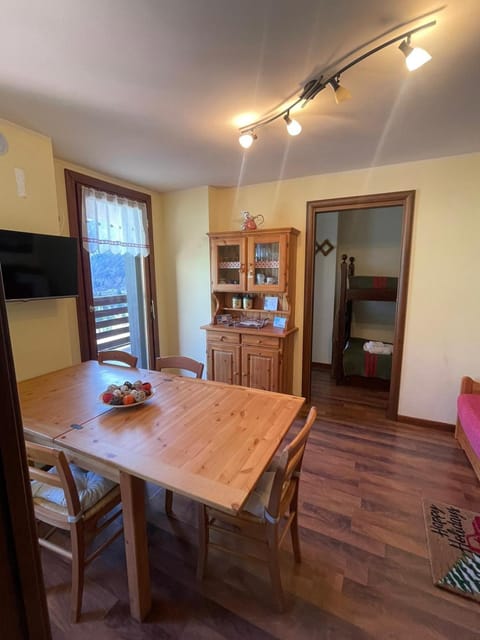 TV and multimedia, Kitchen or kitchenette, Living room, Seating area, Dining area, minibar