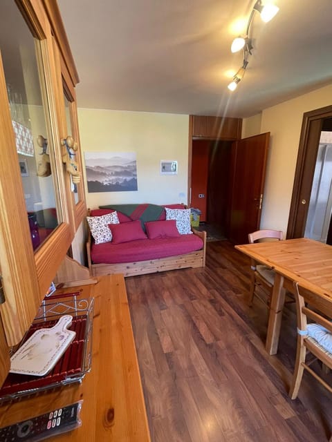 Living room, Seating area, Dining area, Bedroom, wardrobe