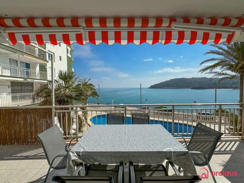 View (from property/room), Balcony/Terrace, Balcony/Terrace, Dining area, Pool view, Sea view