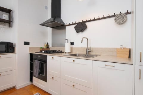 Kitchen or kitchenette, dishwasher