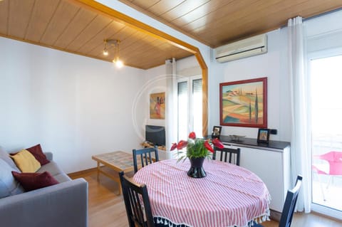 Living room, Seating area, Dining area, air conditioner