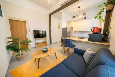 Communal lounge/ TV room, TV and multimedia, Living room, Dining area