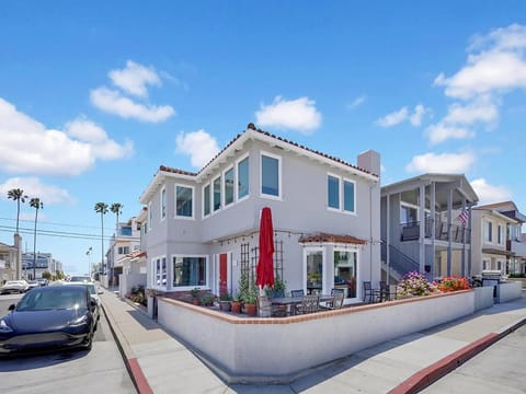 1101 W Bay Ave House in Balboa Peninsula