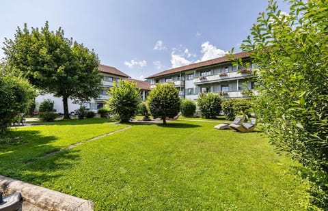 Property building, Day, Natural landscape, Garden, Garden view