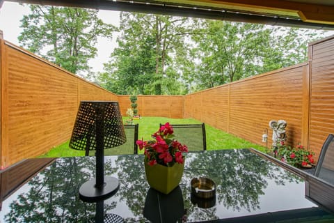 Day, Garden, Garden, Dining area, Garden view
