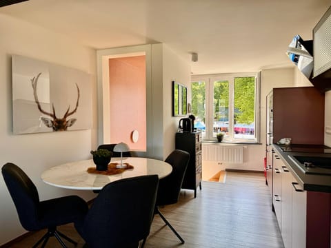 Kitchen or kitchenette, Dining area, City view, stove