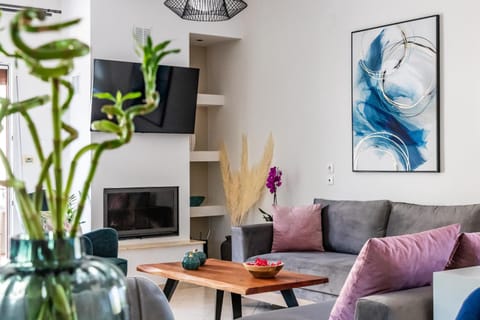 Communal lounge/ TV room, Living room, Seating area
