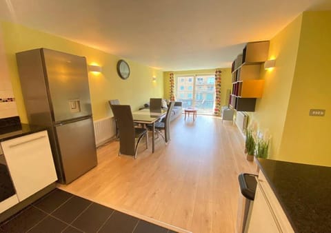 Kitchen or kitchenette, Living room, Seating area, Dining area, oven, stove