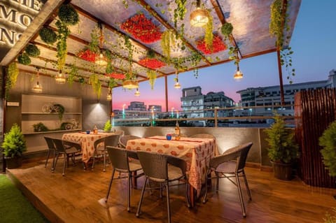 Restaurant/places to eat, Restaurant/places to eat