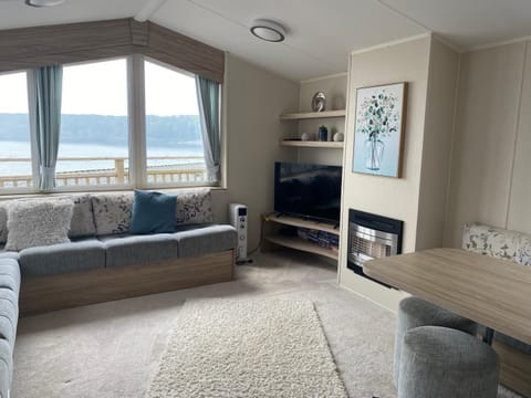 TV and multimedia, Living room, Seating area, Sea view