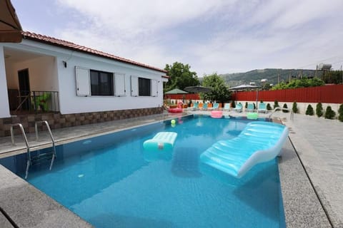 Day, Natural landscape, Mountain view, Pool view, Swimming pool, sunbed