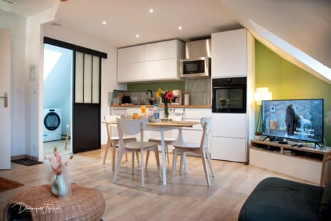Seating area, Dining area, kitchen