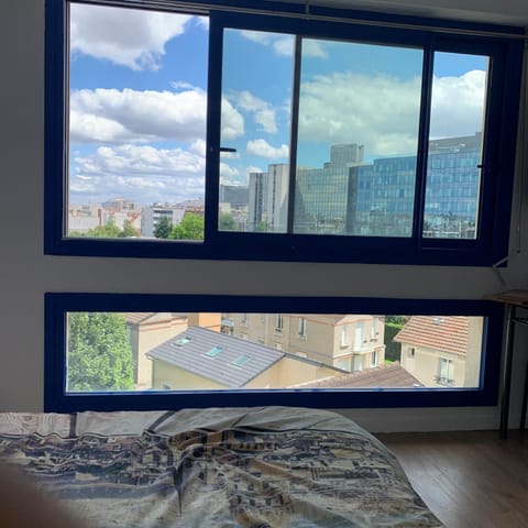 Bed, View (from property/room), City view