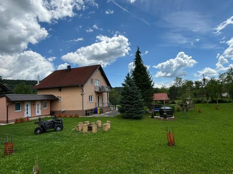 Property building, Natural landscape, Garden, Garden view, Parking