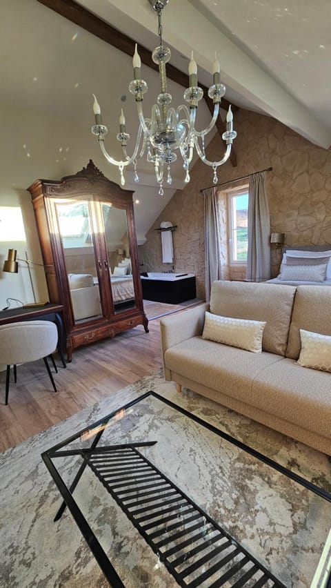 Bed, Hot Tub, Living room, Photo of the whole room, Decorative detail, Seating area, Bedroom, Sunset, wardrobe