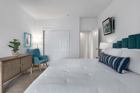 Stonewall Bungalow 3 - Sleeps 4 House in Stonewall