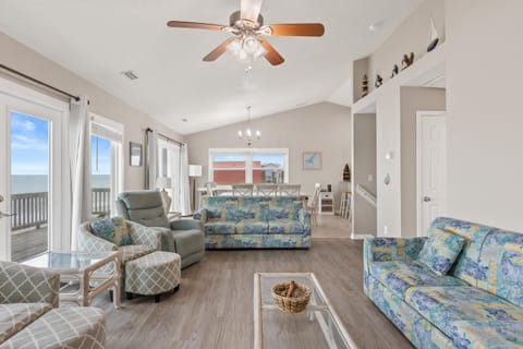 Renegade - Oceanfront and Allows Pets! House in Surf City
