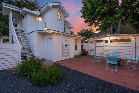 Stonewall Bungalow 4 - Sleeps 3 House in Stonewall