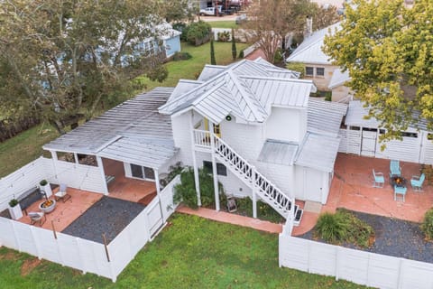 Stonewall Bungalows - Sleeps 15 House in Stonewall