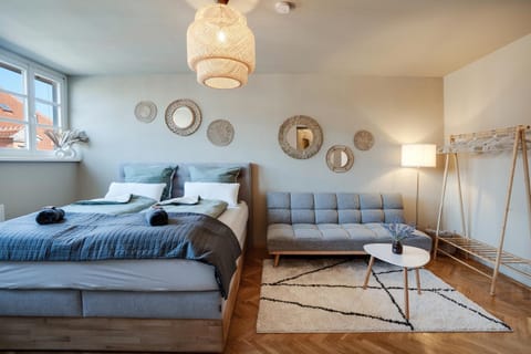 Bed, Living room, Photo of the whole room, Seating area, Bedroom