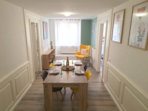 Living room, Seating area, Dining area