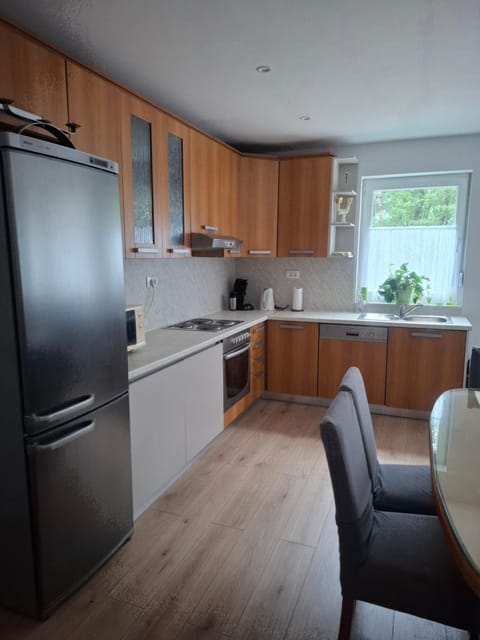 Kitchen or kitchenette, Dining area, dishwasher, oven, pet friendly, stove, toaster