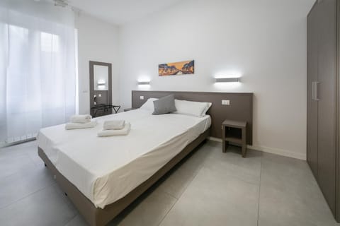 Bedroom, towels, wardrobe