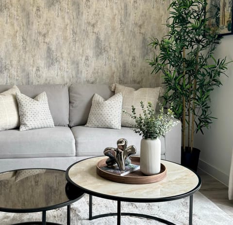 Day, Living room, Seating area