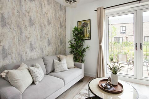 Day, Living room, Seating area