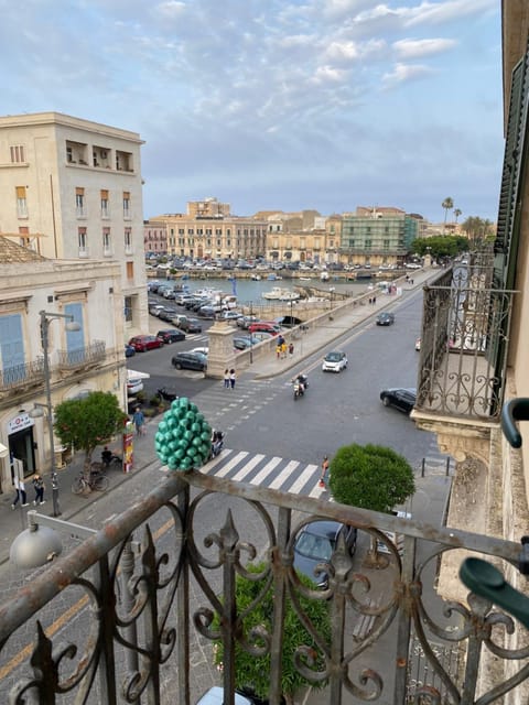 Property building, Neighbourhood, Bird's eye view, City view, Street view
