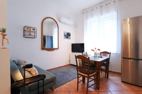 Living room, Seating area, Dining area, air conditioner