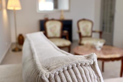 Day, Living room, Seating area