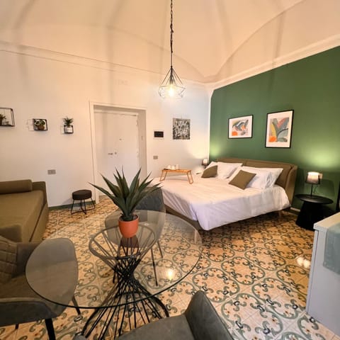 Bed, Living room, Photo of the whole room, Seating area, Bedroom