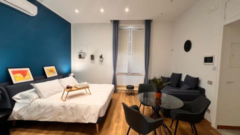 Bed, Living room, Photo of the whole room, Dining area, Bedroom, air conditioner