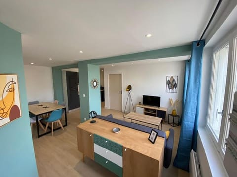 TV and multimedia, Living room, Dining area